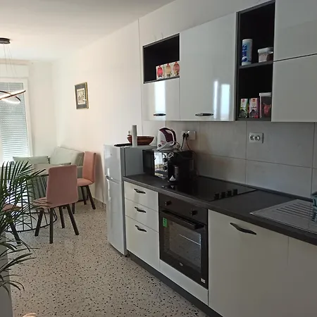 Apartment Renata 1 *